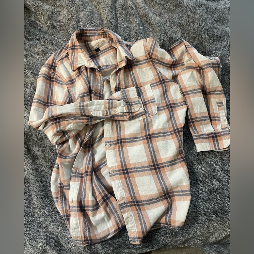 Women's universal thread flannel. Size L. Great for layering. Not too thick.